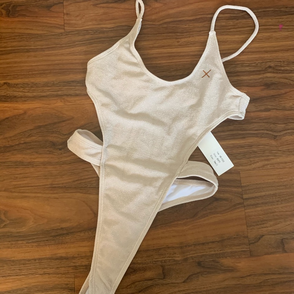 Boutinela one piece